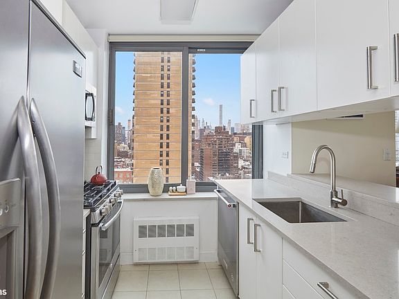 4th image of 300 E 85th St APT 1702