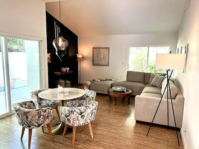 860 E Camino Parocela — Photo 2