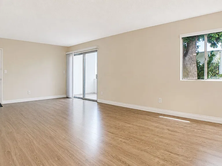 18100 Roscoe Blvd Northridge, CA 91325 — Photo 7