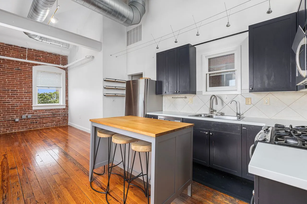 1 bed, 1375 sqft, $3,000 — Photo 4