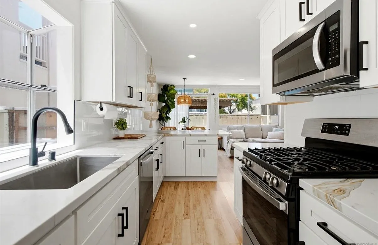 1 bed, 877 sqft, $3,100 — Photo 3