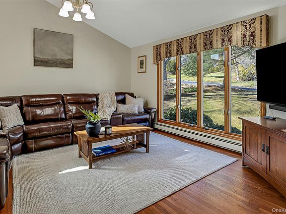 4th image of 204 Cherry Hill Road