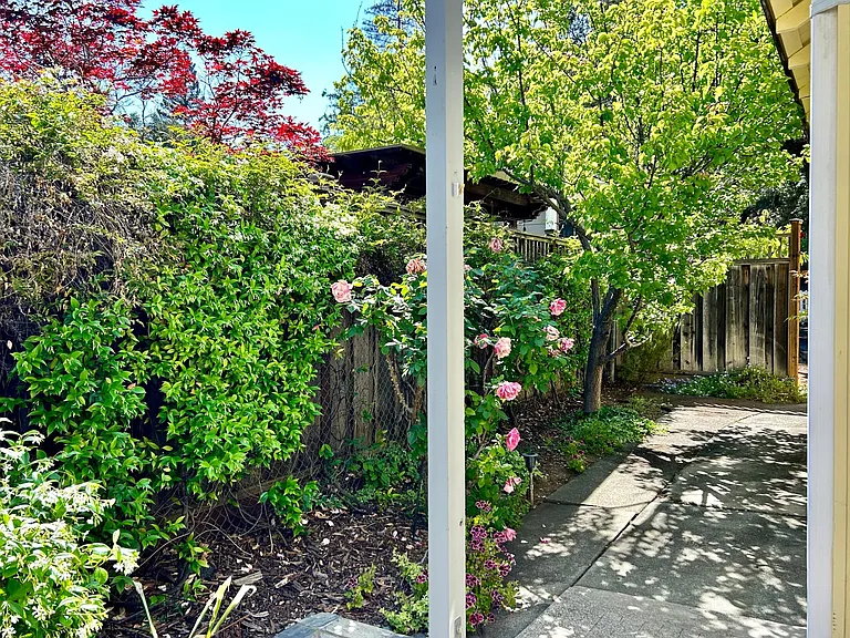 220 1/2 Massol Ave — Photo 2
