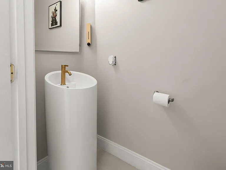 7202 Exbury Ct — Photo 47