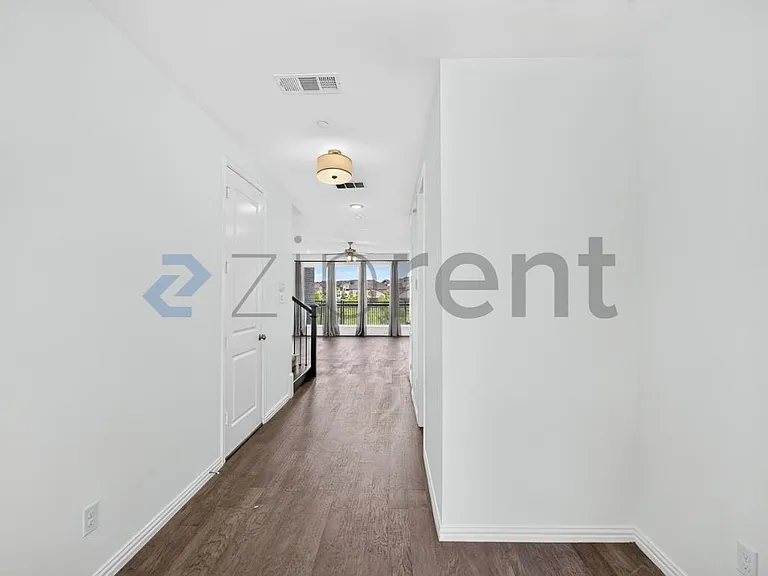 205 Somerset Dr — Photo 4