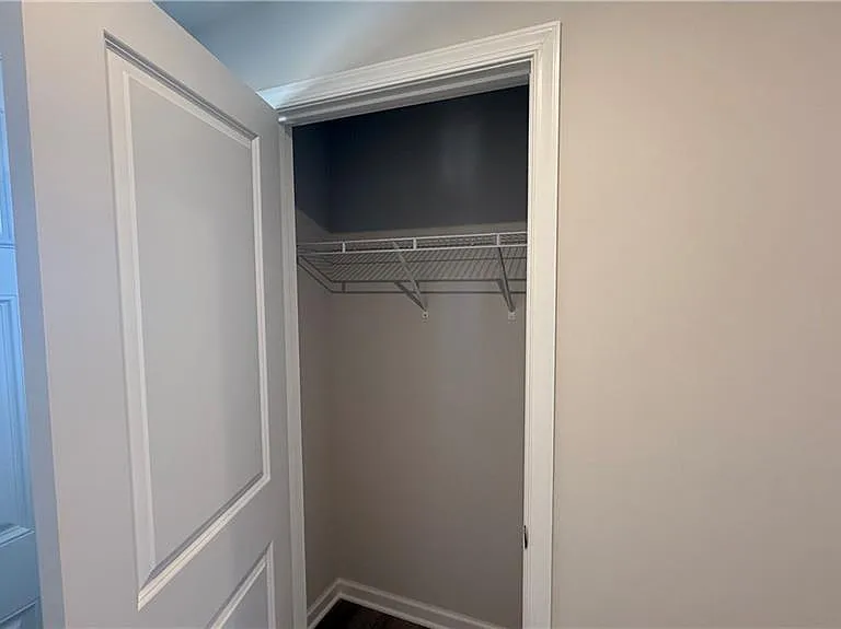 4028 Hemlock Ct — Photo 5