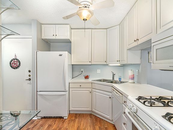 4th image of 7520 Cahill Rd APT 203A