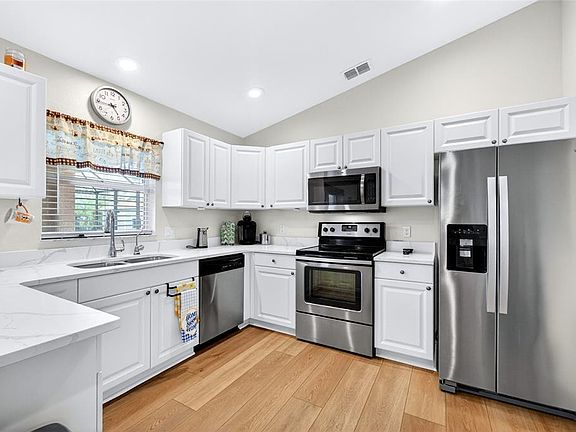 5th image of 12176 APPLEBERG CIRCLE