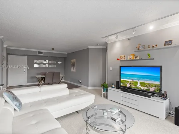 3600 Mystic Pointe Dr APT 309, Aventura, FL 33180