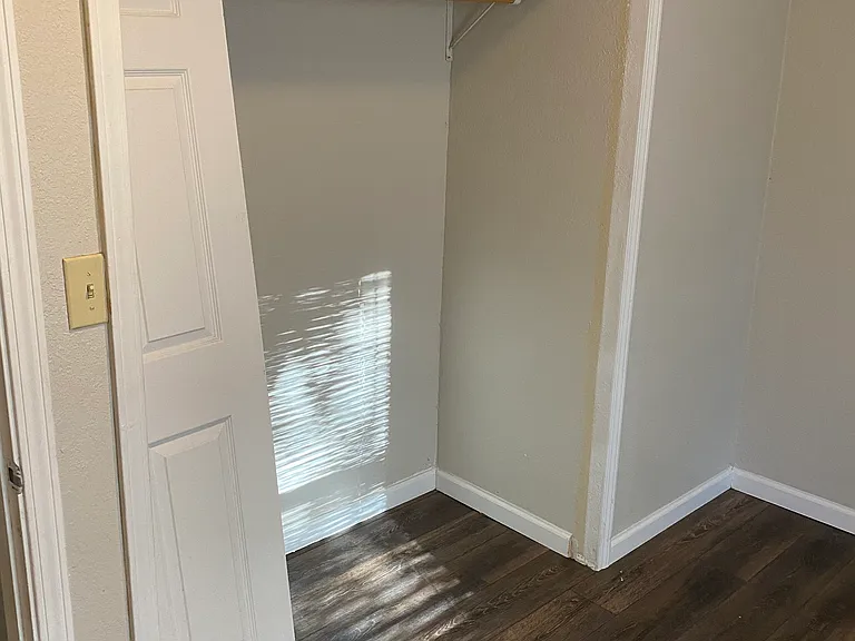 209 E Washington St — Photo 11