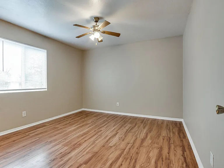 6026 Nw Expy #C — Photo 18