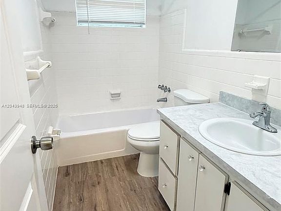 5th image of 400 SE 9th Ct APT 9