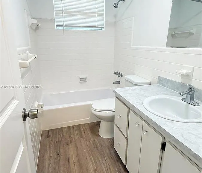 400 SE 9th Ct #9 — Photo 5