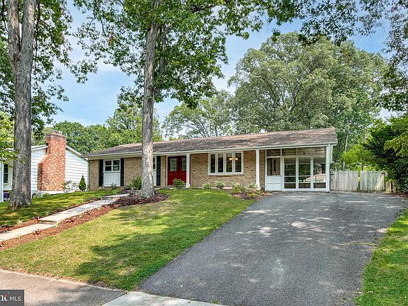 3rd image of 612 Banyon Ave