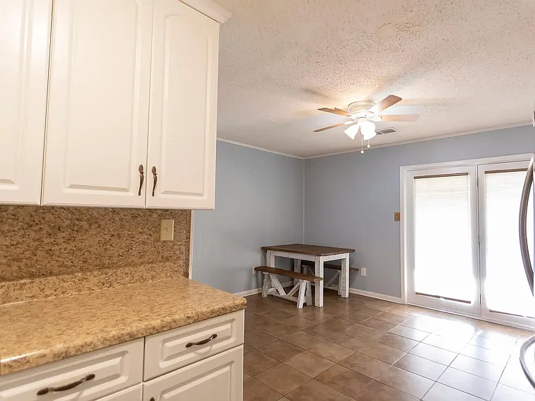 130 Country Club Dr — Photo 32