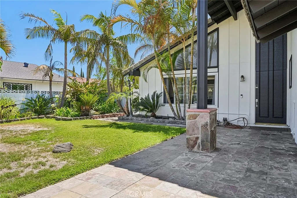 4 bed, 3.5 bath, 2232 sqft, $5,600 — Photo 4