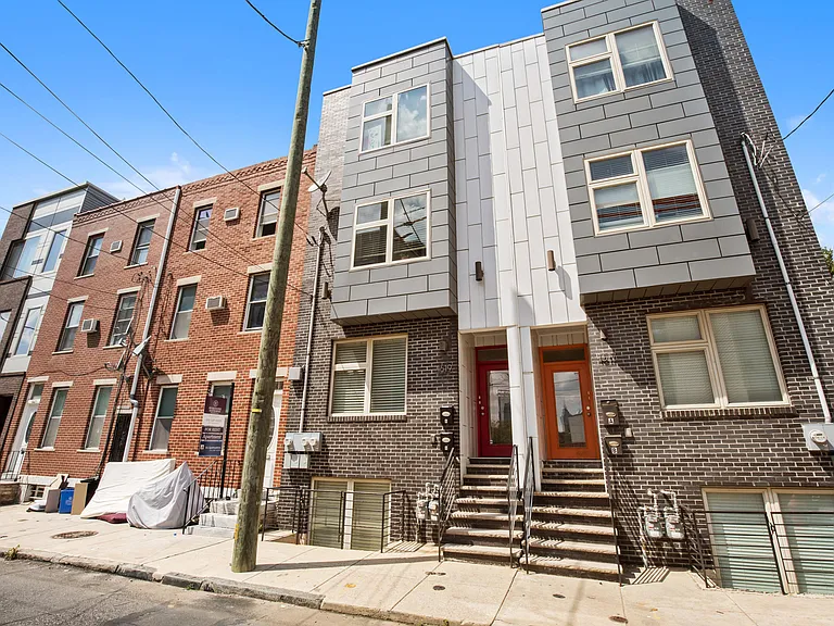 1619 Ogden St — Photo 1