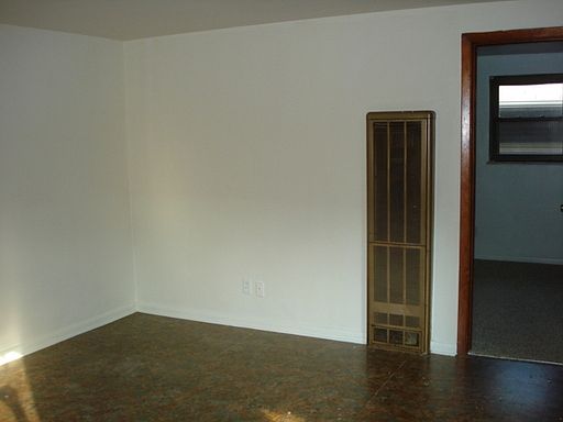 2nd image of 922 Linden Ave APT B