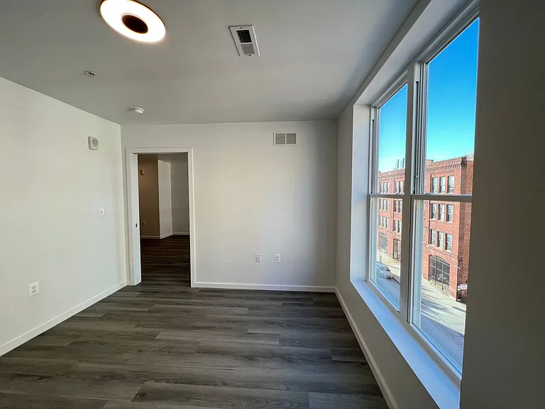 725 W Pratt St. — Photo 128