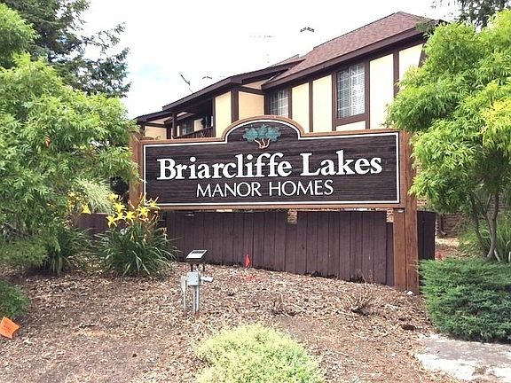 2nd image of 1722 Lakecliffe Dr APT A