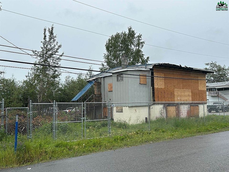 2nd image of 2628 Mercier St
