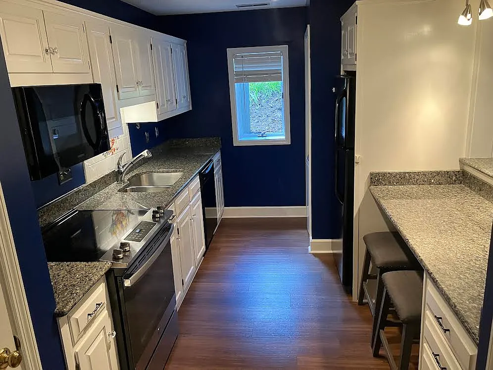 2 bed, 1048 sqft, $2,200 — Photo 4