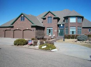 160 Ponderosa Ct, Grand Island, NE 68803