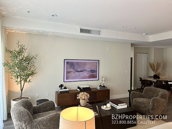 5th image of 1223 N Hayworth Ave #2