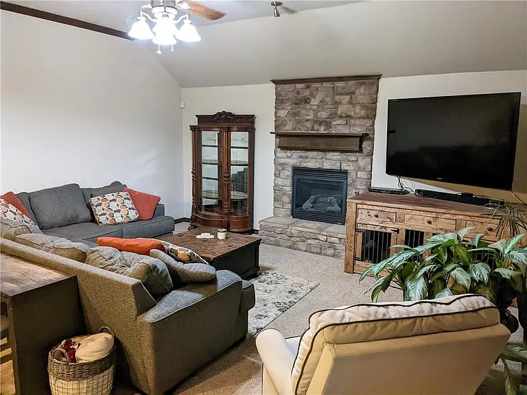 2508 Black Oaks Cir — Photo 5
