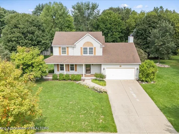 303 Country Ln, Dewitt, MI 48820