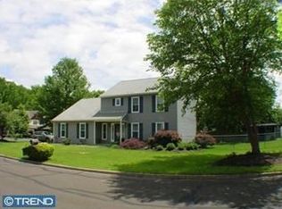 2 Harwood Ct, Langhorne, PA 19047