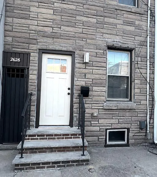 2628 E Harold St — Photo 1