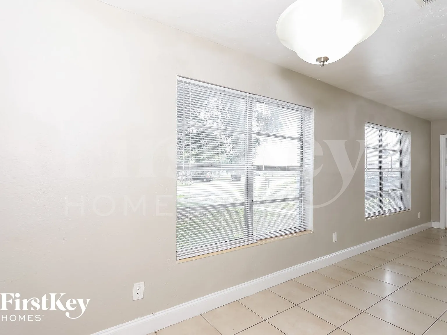 3 bed, 2.0 bath, 1004 sqft, $2,425 — Photo 4