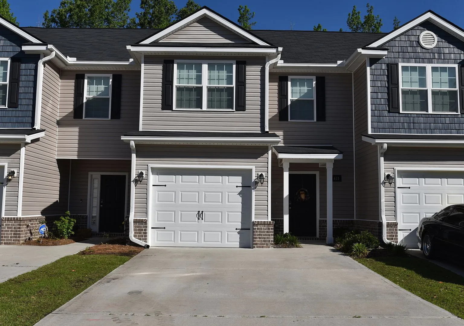 3 Bed/2.5 Bath Townhome in Richmond Hill — Photo 1