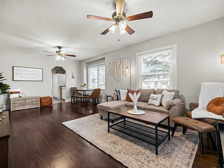 436 E Pine Ave — Photo 5