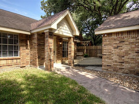 3rd image of 11314 Meadowchase Dr