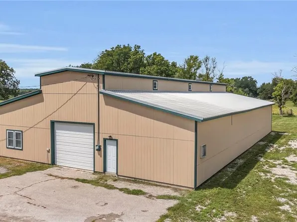 32080 W 391st St, Osawatomie, KS 66064