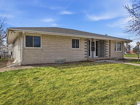 2nd image of 403 S Chestnut St