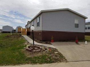 335 Mosswood Ln, Iowa City, IA 52246