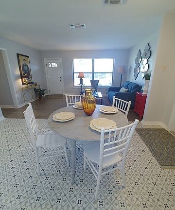 4th image of 715 Edgebrook Ln