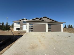 420 7th Ave SW, Surrey, ND 58785