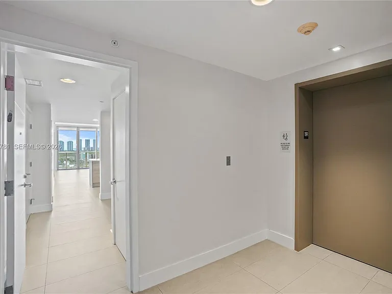 16385 Biscayne Blvd #1919 — Photo 1