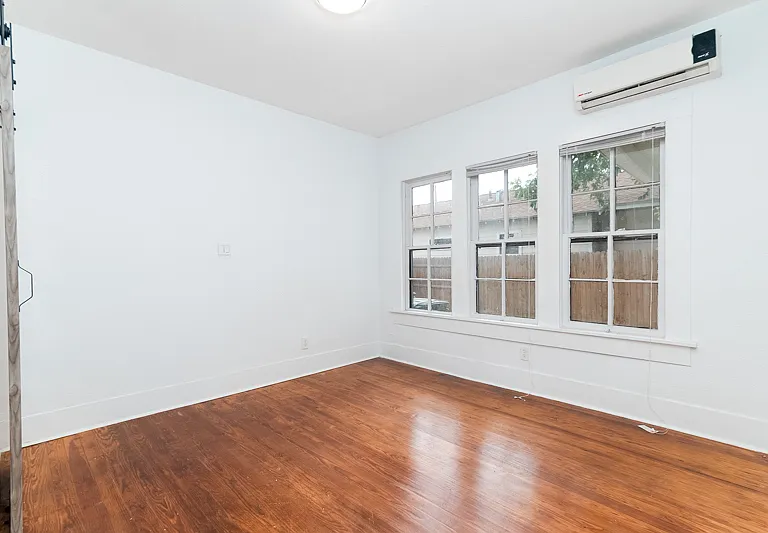 144 Thelka St — Photo 12