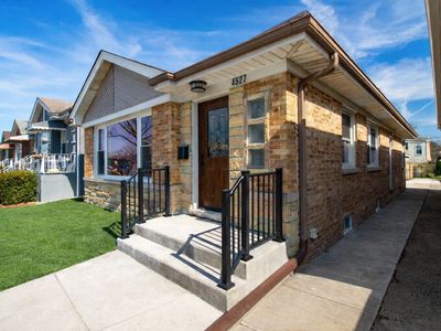 4527 N Newcastle Ave, Chicago, IL, 60706