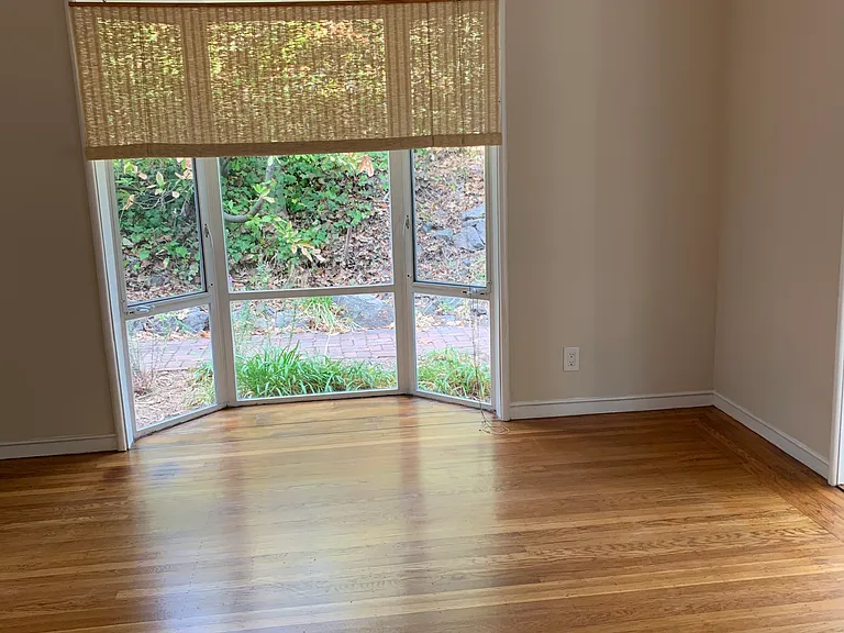 75 Parnassus Rd — Photo 10
