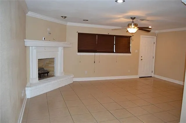 3 bed, 2.0 bath, 1760 sqft, $2,300 — Photo 3