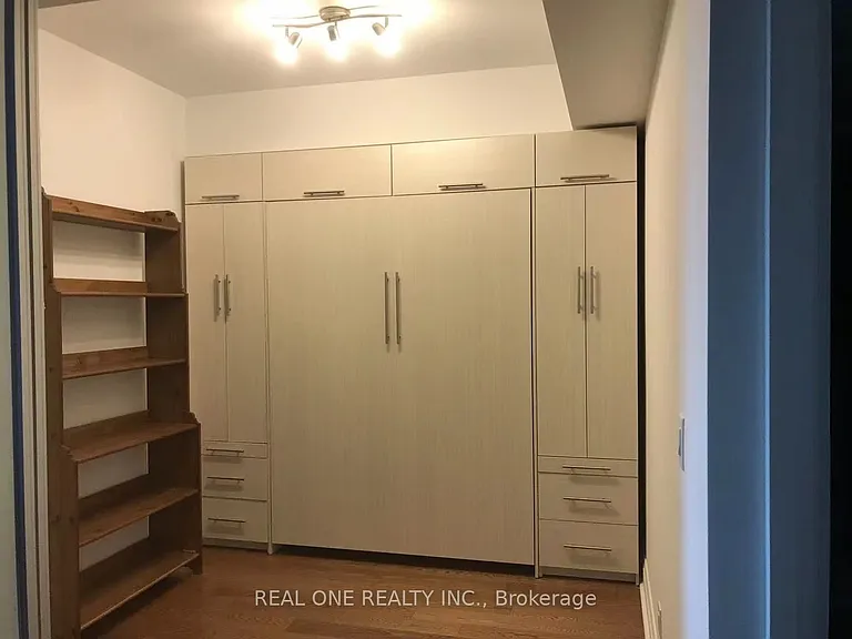 1080 Bay St #1005 — Photo 10