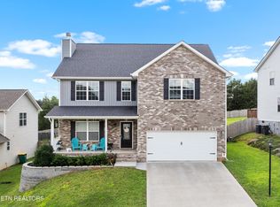 1152 Cloud View Dr, Powell, TN 37849