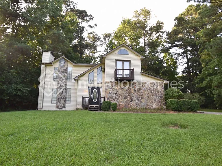 113 Carrollwood Dr — Photo 1