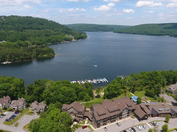 565 Glendale Rd #212-A, Oakland, MD 21550